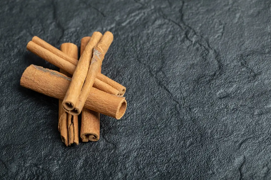 top-view-cinnamon-sticks-isolated-dark-background